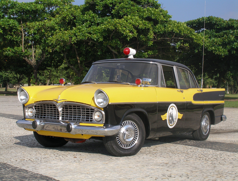 Illustration for article titled Feijoada Friday - Eu vou ser o melhor, à bordo de um Simca Chambord!